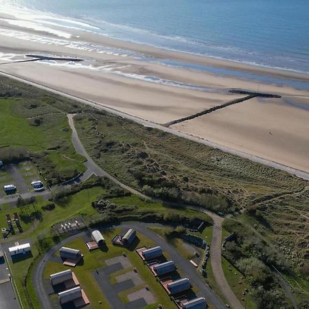 Ffrith Beach Glamping With Hot Tub Hotel Prestatyn Eksteriør billede