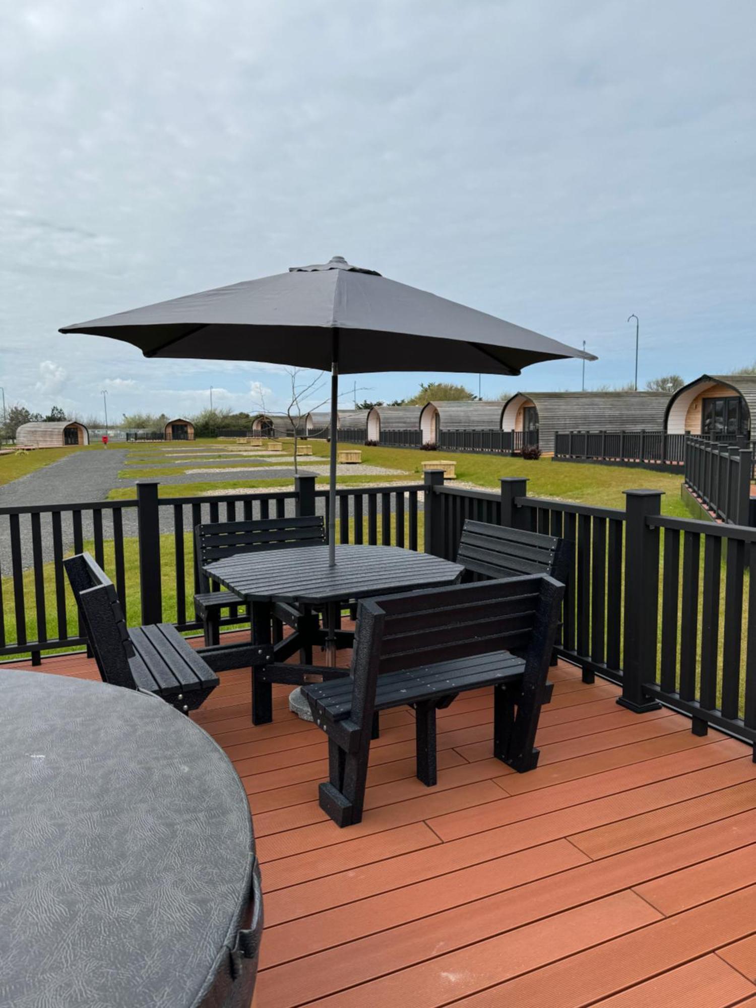 Ffrith Beach Glamping With Hot Tub Hotel Prestatyn Eksteriør billede