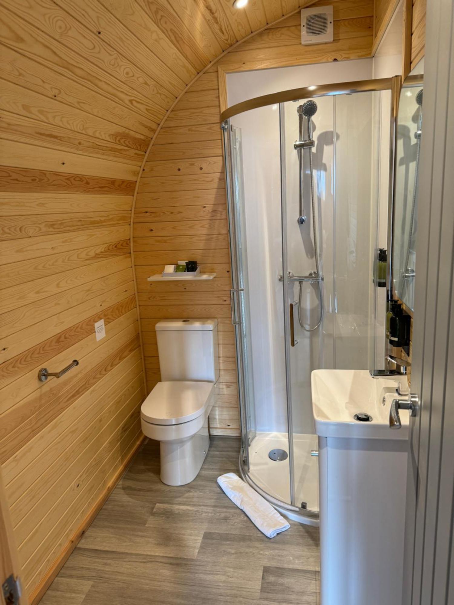 Ffrith Beach Glamping With Hot Tub Hotel Prestatyn Eksteriør billede