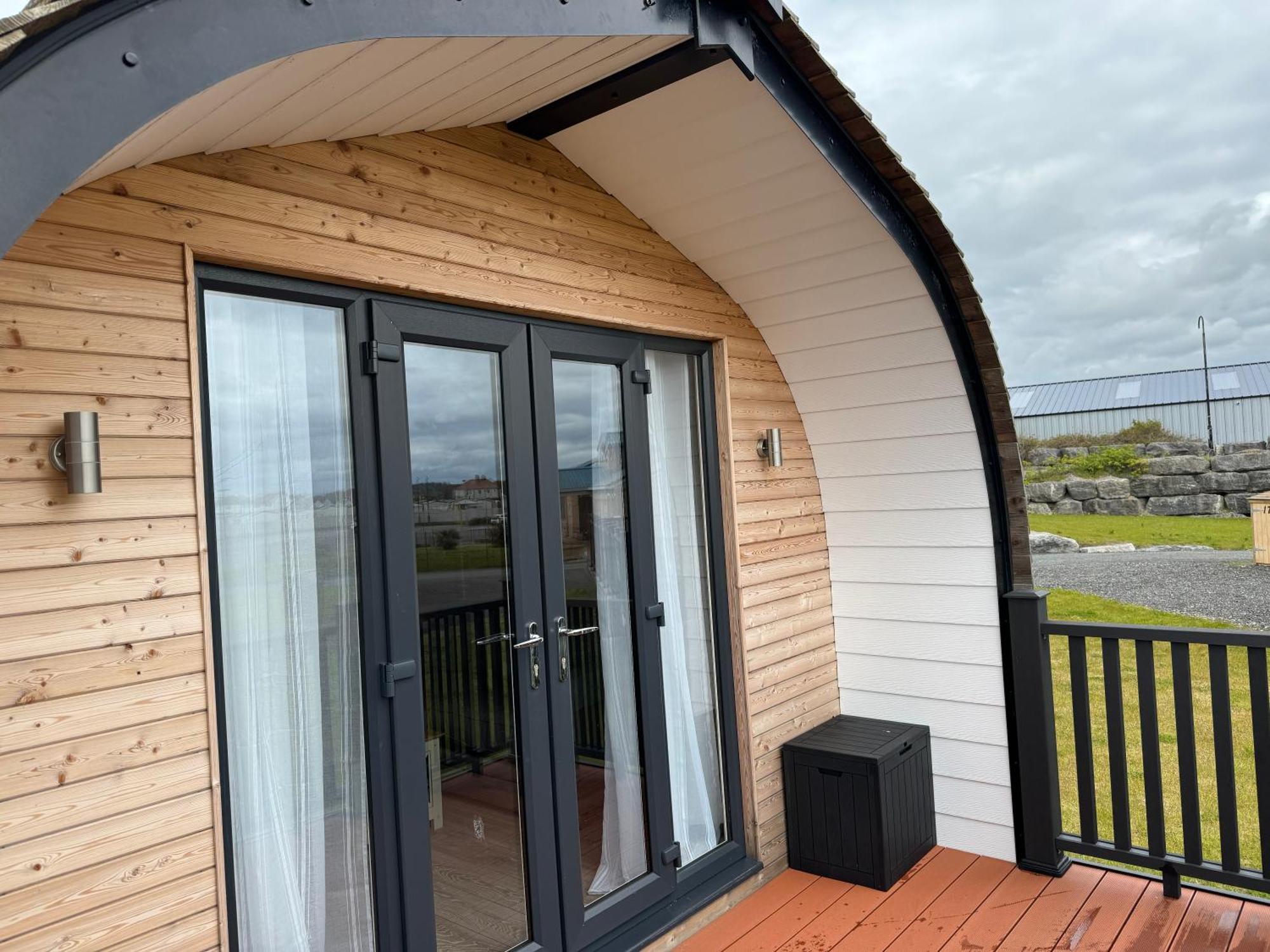 Ffrith Beach Glamping With Hot Tub Hotel Prestatyn Eksteriør billede
