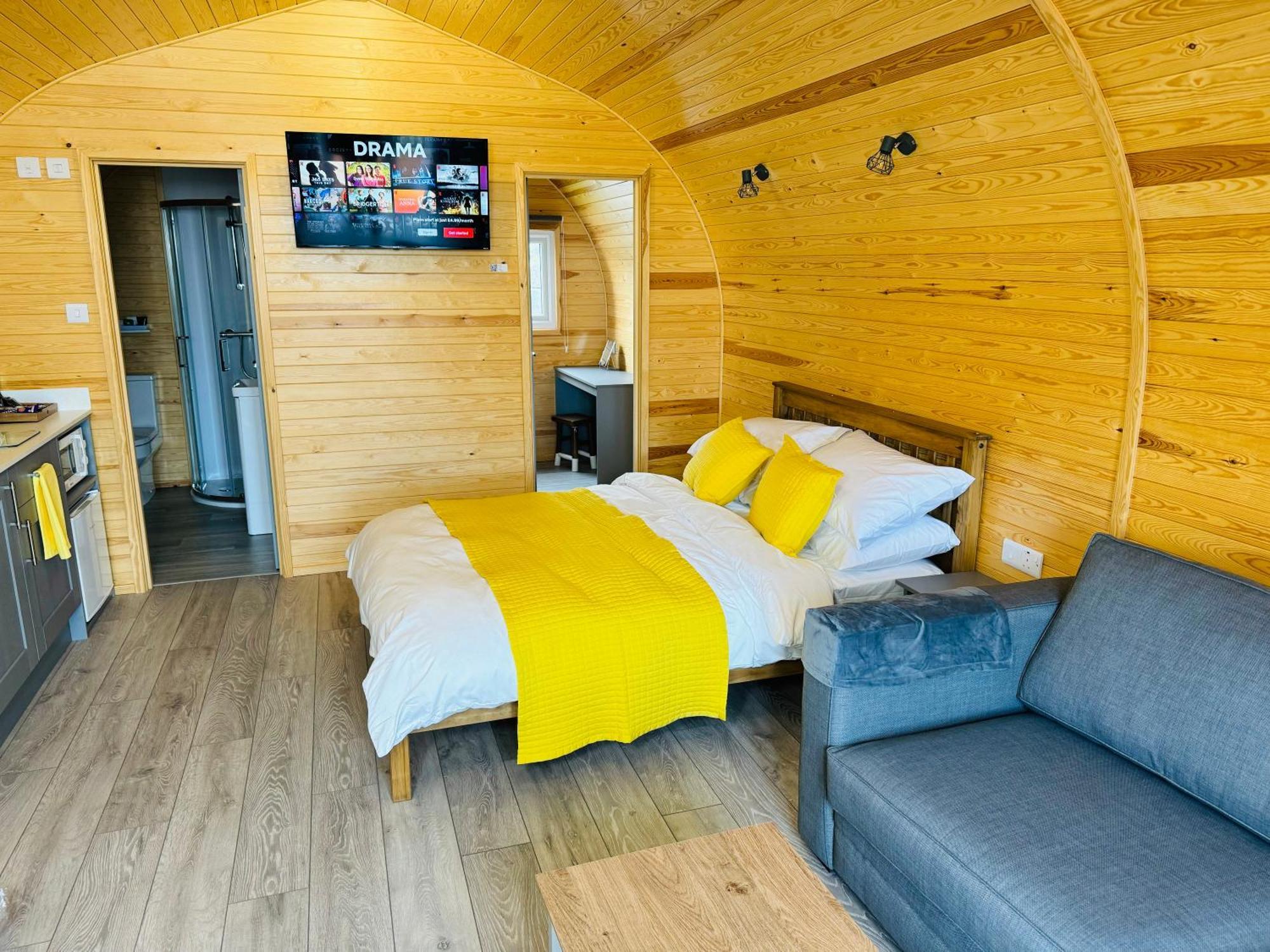 Ffrith Beach Glamping With Hot Tub Hotel Prestatyn Eksteriør billede