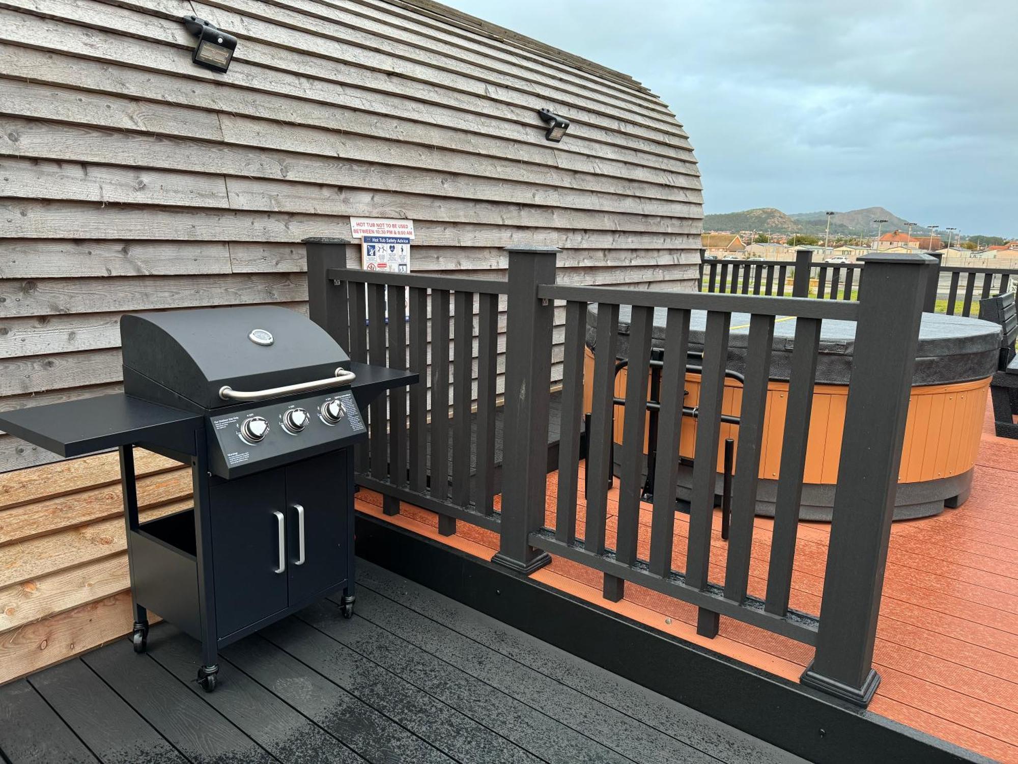 Ffrith Beach Glamping With Hot Tub Hotel Prestatyn Eksteriør billede