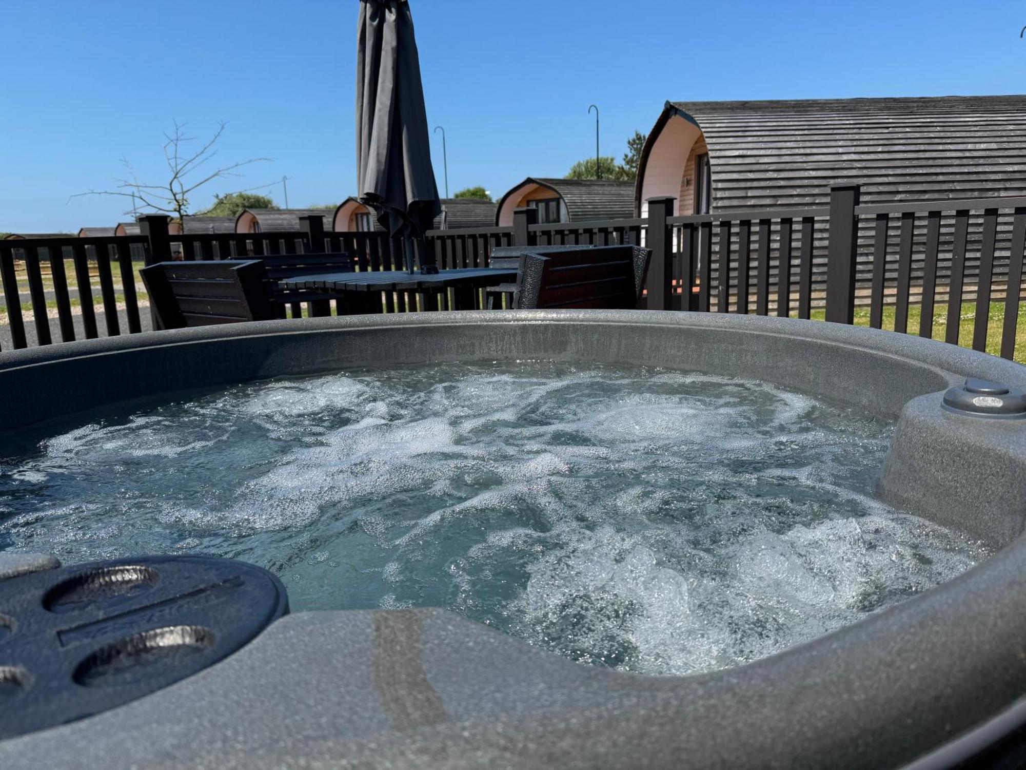 Ffrith Beach Glamping With Hot Tub Hotel Prestatyn Eksteriør billede
