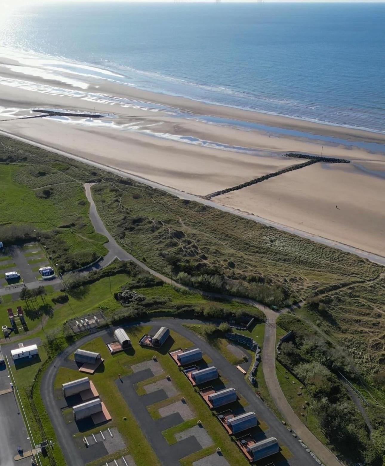 Ffrith Beach Glamping With Hot Tub Hotel Prestatyn Eksteriør billede